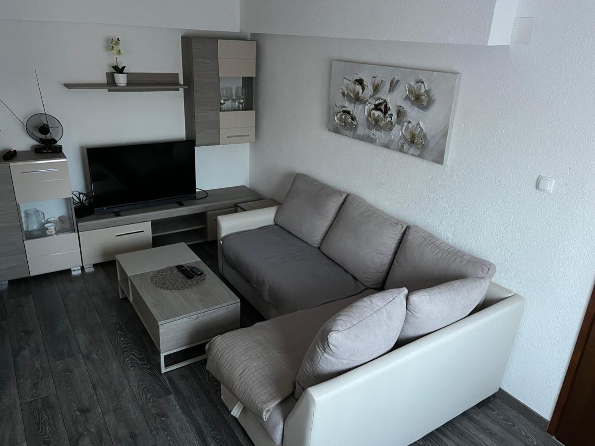 Room In Otocac Helena Exterior foto